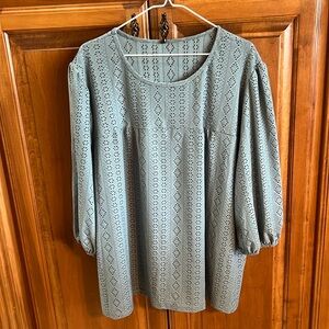 SHEIN Plus Size Cut Out Solid T-Shirt, Casual Crew Neck Lantern Sleeve T-shirt.